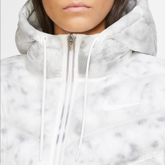 White Nike Puffer Jacket - Picture 3 of 8